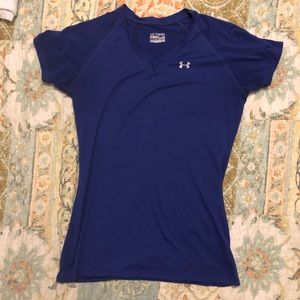 🚨24 hour sale!🚨Blue Under Armour Top
